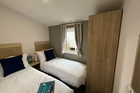 2 bedroom static caravan for sale, 2024 Willerby Midhurst Oyster Bay Coastal and Country Retreat, Goonhavern TR4