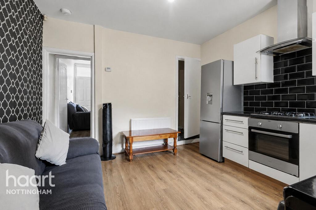 House in Nottingham, Hyson Green - View 3