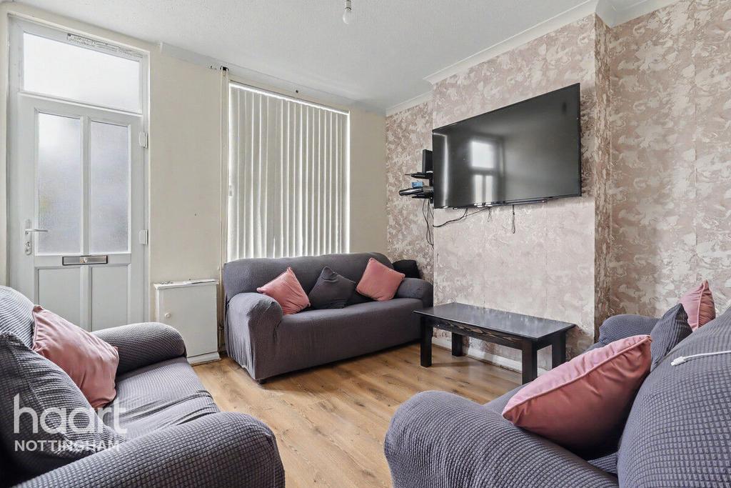 House in Nottingham, Hyson Green - View 4