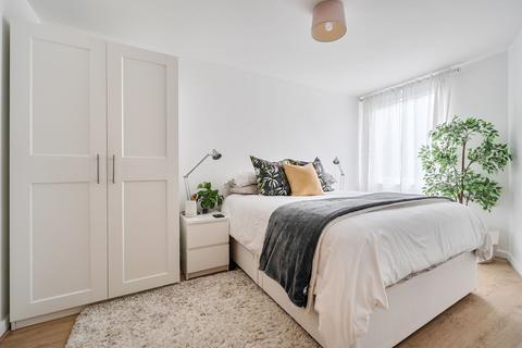 2 bedroom flat for sale, Yeoman Street, London, SE8