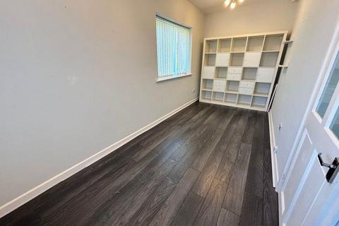 4 bedroom detached house to rent, Knoll Drive, Coventry