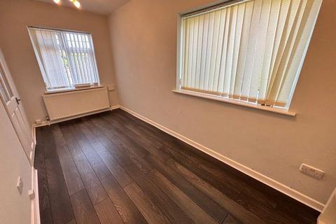4 bedroom detached house to rent, Knoll Drive, Coventry