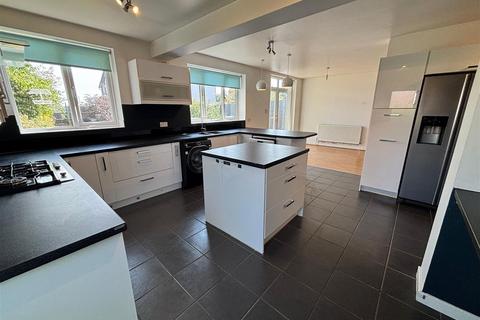 4 bedroom detached house to rent, Knoll Drive, Coventry
