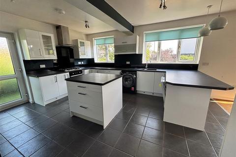4 bedroom detached house to rent, Knoll Drive, Coventry