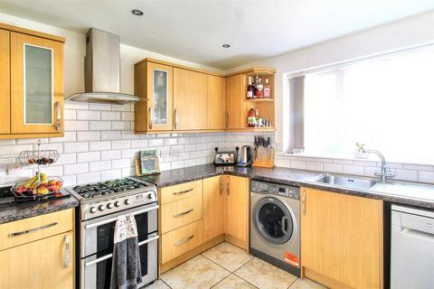 3 bedroom end of terrace house to rent, Airedale Court, Chilwell. Nottingham, NG9 5PF
