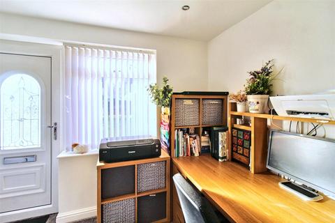 3 bedroom end of terrace house to rent, Airedale Court, Chilwell. Nottingham, NG9 5PF