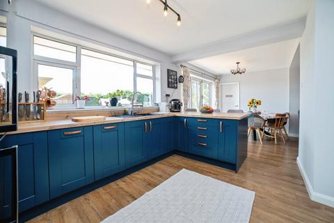 4 bedroom detached house for sale, Chatsworth Drive, MANSFIELD, Nottinghamshire, NG18
