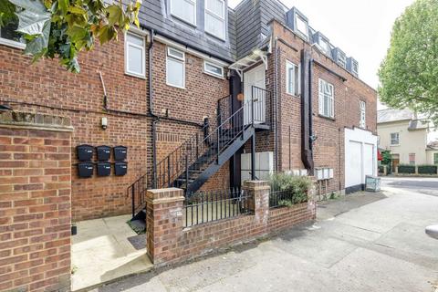 Station Road, Hampton TW12