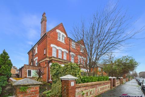 2 bedroom flat to rent, Grassington Road, Lower Meads, Eastbourne, BN20
