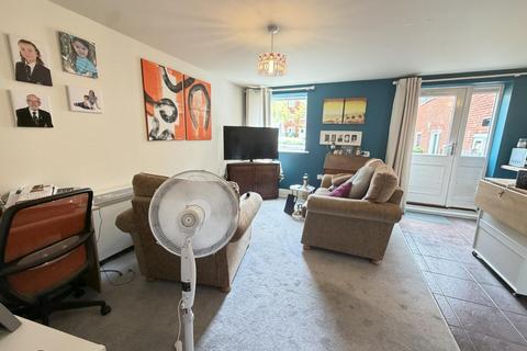 2 bedroom ground floor flat for sale, Isham Place, Ipswich IP3