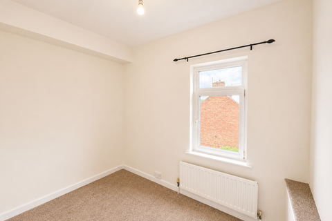 2 bedroom terraced house to rent, Harborough Hill Road, Barnsley S71