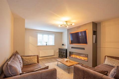 3 bedroom house to rent, Roman Close, Loughborough, LE12