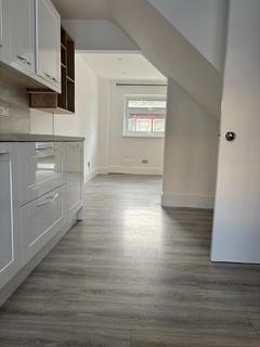 5 bedroom house share to rent, Lip Hook Close , Hornchurch RM12