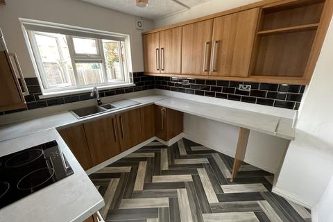 2 bedroom end of terrace house to rent, Faraday Road, Walsall, WS2