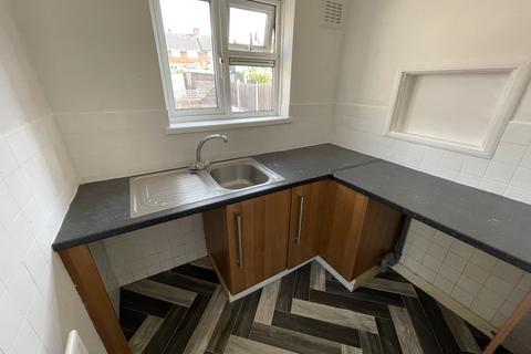 2 bedroom end of terrace house to rent, Faraday Road, Walsall, WS2