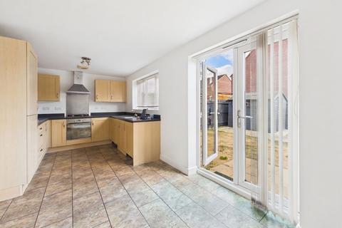 3 bedroom terraced house to rent, Wharfside Close, Gloucester GL2