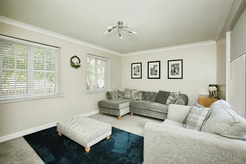 4 bedroom semi-detached house for sale, Sunflower Gardens, Bessacarr, Doncaster