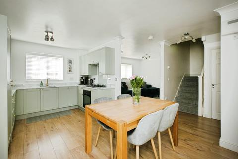 4 bedroom semi-detached house for sale, Sunflower Gardens, Bessacarr, Doncaster