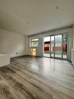 5 bedroom house share to rent, Liphook Close, Hornchurch RM12
