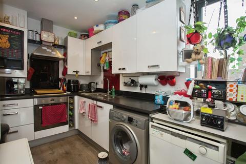 2 bedroom flat for sale, Ellis Road, Trumpington, Cambridge