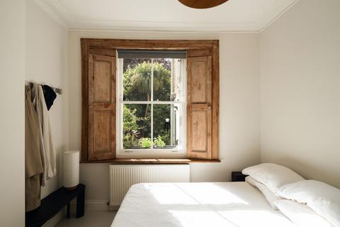 1 bedroom flat for sale, Londesborough Road, London