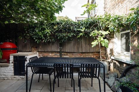 1 bedroom flat for sale, Londesborough Road, London