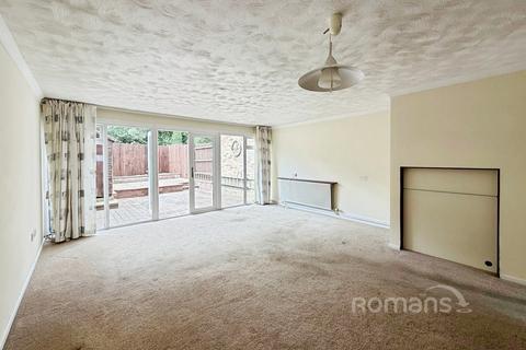 3 bedroom terraced house for sale, Lakeside Gardens, Farnborough, Hampshire