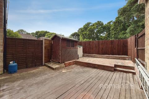 3 bedroom terraced house for sale, Lakeside Gardens, Farnborough, Hampshire