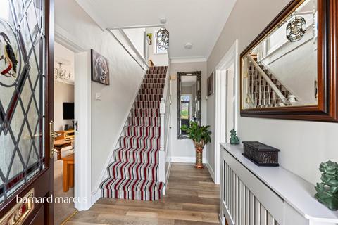 3 bedroom detached house for sale, Park Avenue East, Epsom