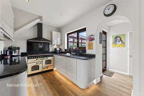 3 bedroom detached house for sale, Park Avenue East, Epsom