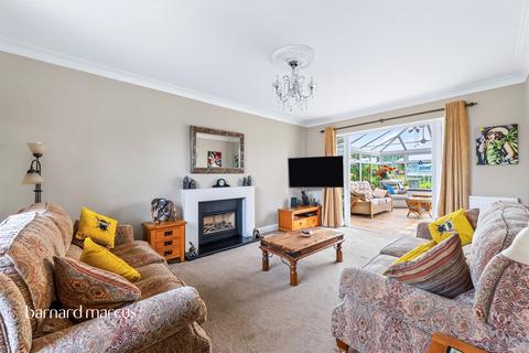 3 bedroom detached house for sale, Park Avenue East, Epsom