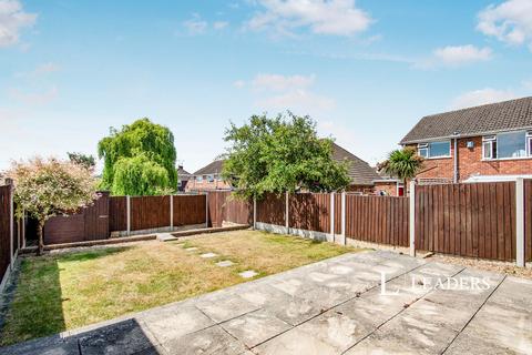 3 bedroom semi-detached house to rent, Malham Road, DY13