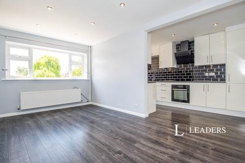 3 bedroom semi-detached house to rent, Malham Road, DY13