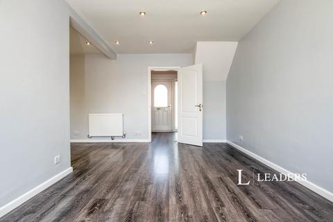 3 bedroom semi-detached house to rent, Malham Road, DY13