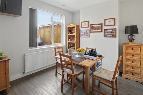 3 bedroom house to rent, King Street, Beeston, Nottingham