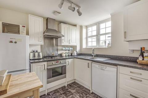 2 bedroom flat to rent, Woodford Way, Witney, OX28