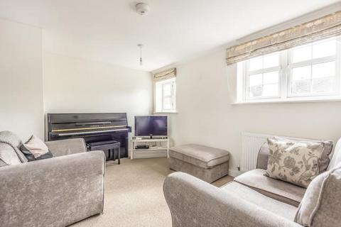 2 bedroom flat to rent, Woodford Way, Witney, OX28