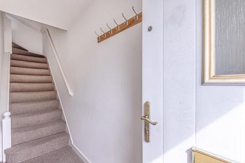 2 bedroom flat to rent, Woodford Way, Witney, OX28