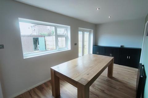 3 bedroom semi-detached house to rent, Grenville Close, Haslington, Crewe