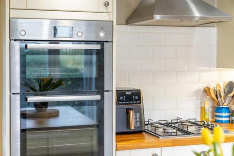 2 bedroom house to rent, Otway Road, Chichester
