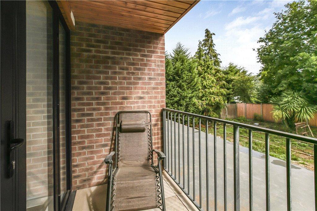 Apartment in Purley - View 5