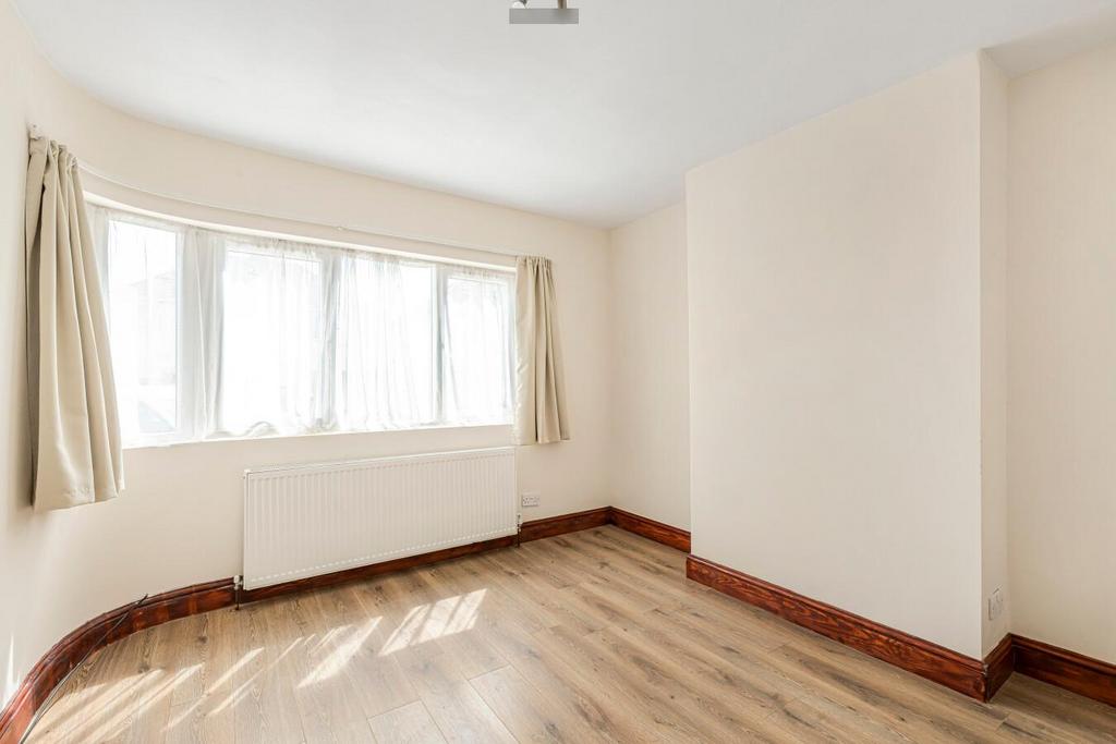 House in Hayes - More