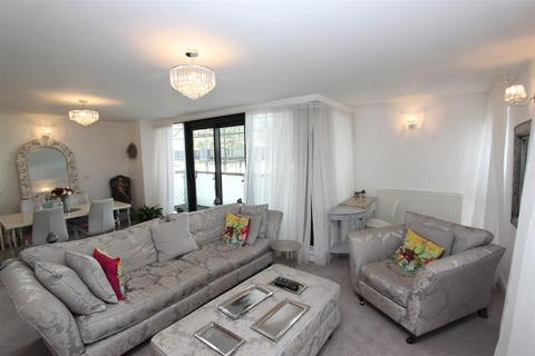 2 bedroom apartment to rent, Grand Hotel Road, Plymouth PL1