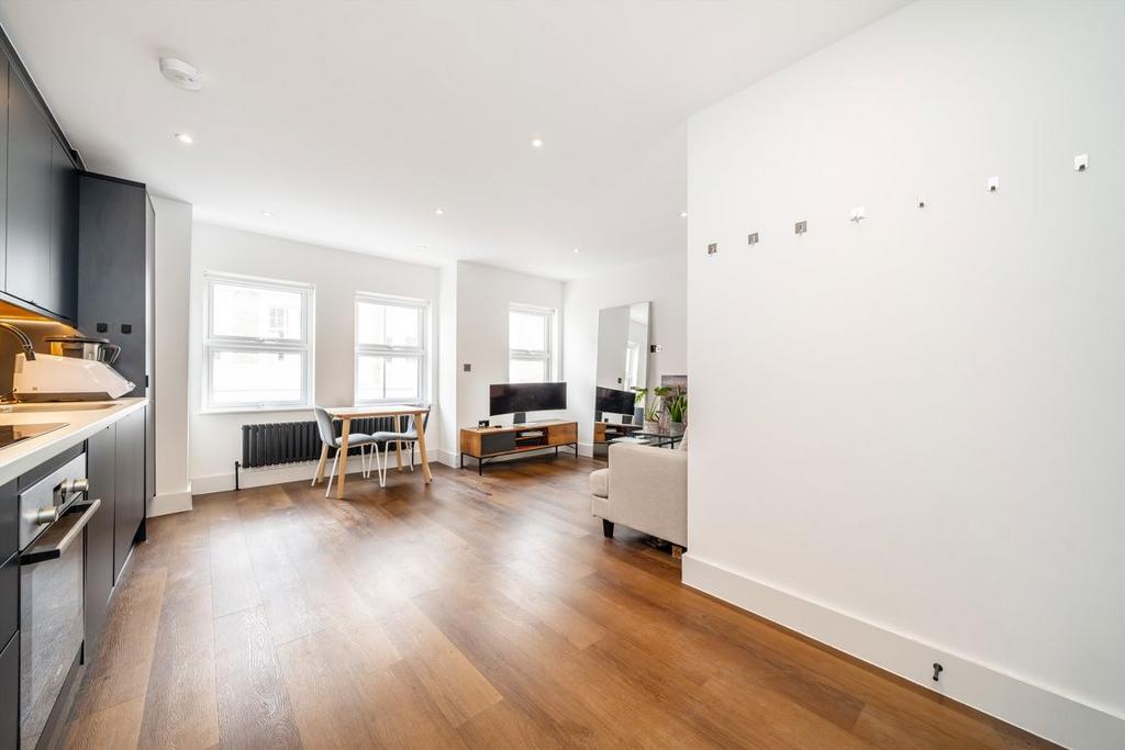 Apartment in London - View 5