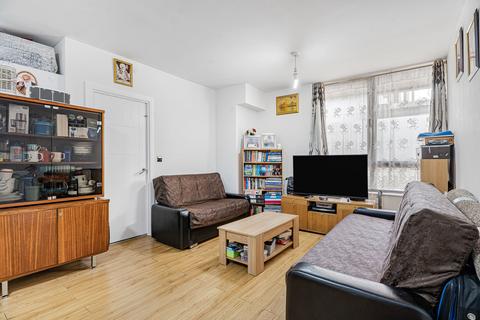 2 bedroom apartment for sale, Staines Road West, Sunbury-on-Thames, Surrey, TW16