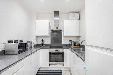 2 bedroom apartment for sale, Staines Road West, Sunbury-on-Thames, Surrey, TW16