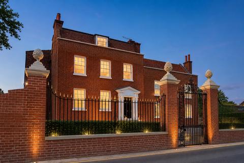 4 bedroom house for sale, Mill Road, Cobham, Surrey, KT11