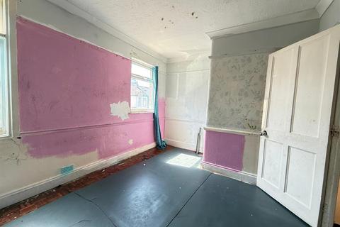 2 bedroom terraced house for sale, Victoria Road, Barking