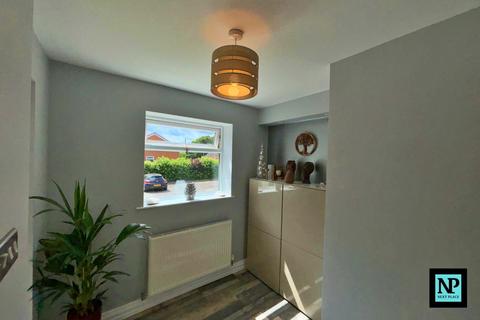 4 bedroom semi-detached house to rent, Napier, Tamworth, B77
