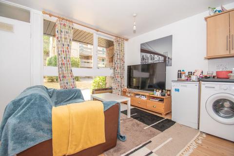 1 bedroom flat to rent, Oliver Court, London Road